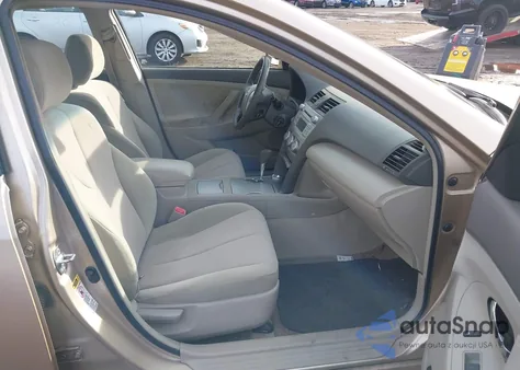 2010 Toyota Camry Le z USA, uszkodzony, nr VIN 4T1BF3EK3AU089071